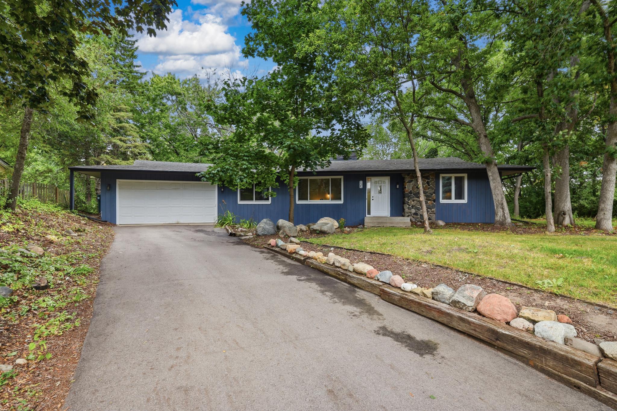 135 Sabra Court — photo