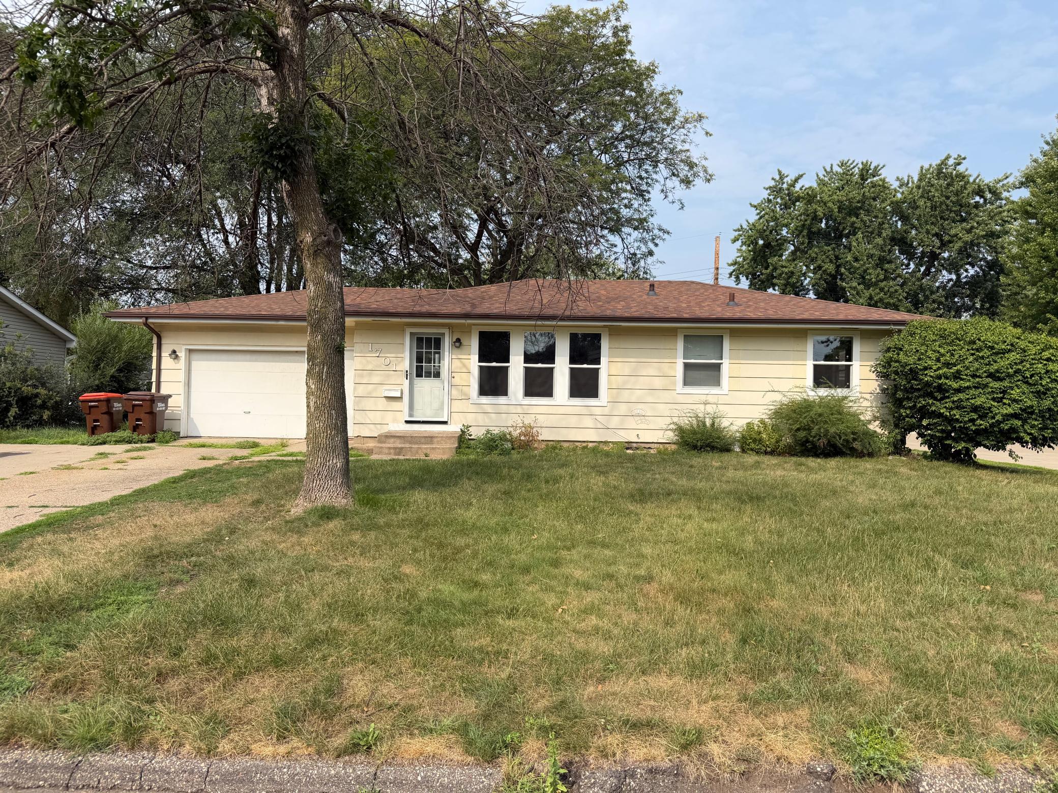 1701 Dixon Drive — photo