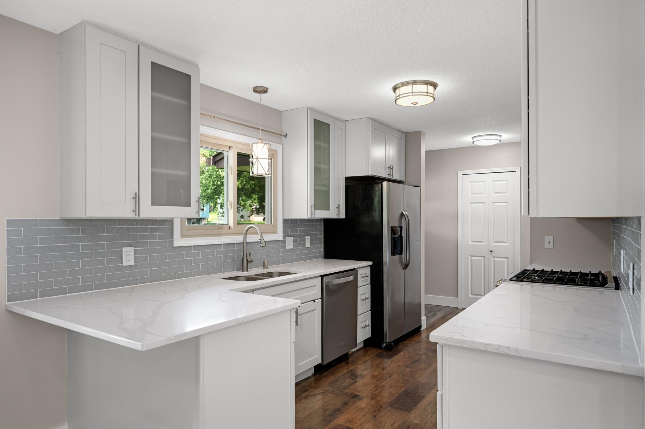 13712 E Wellington Crescent — photo