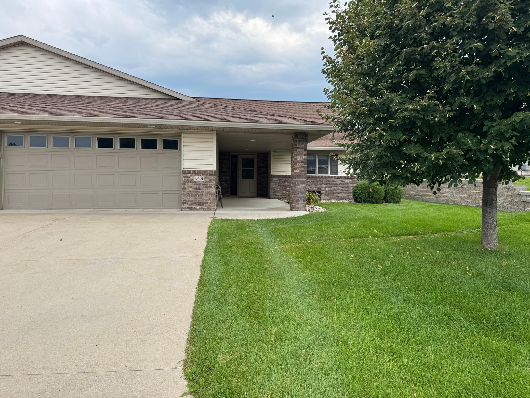 1724 Lower Trentwood Circle NE — photo