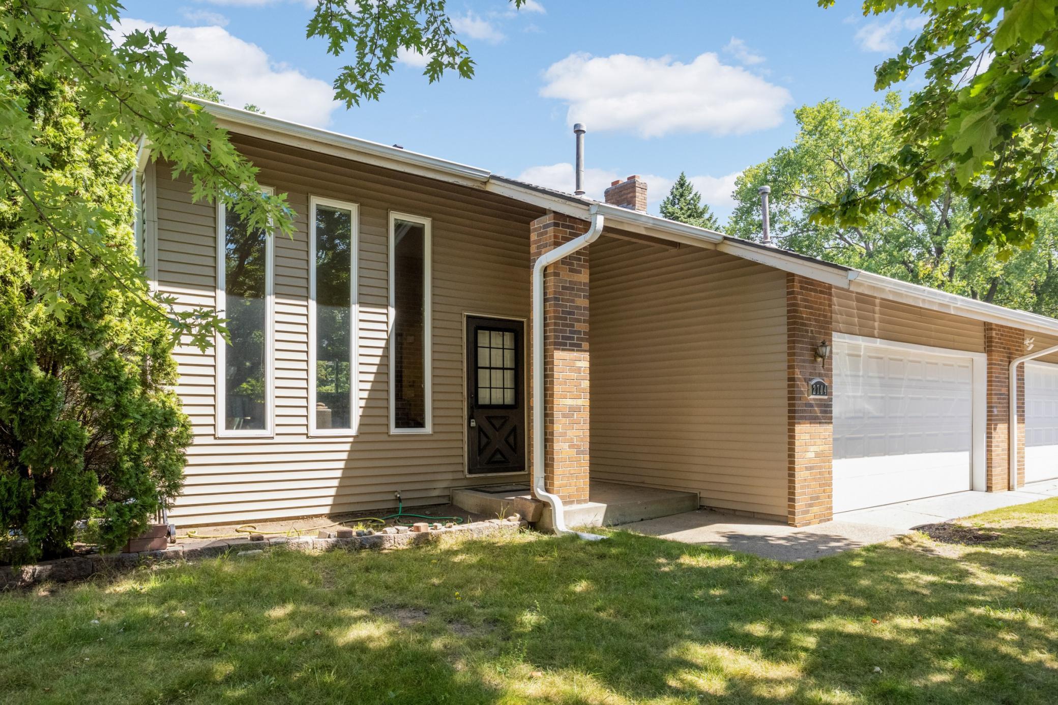 2704 Rolling Oaks Road — photo