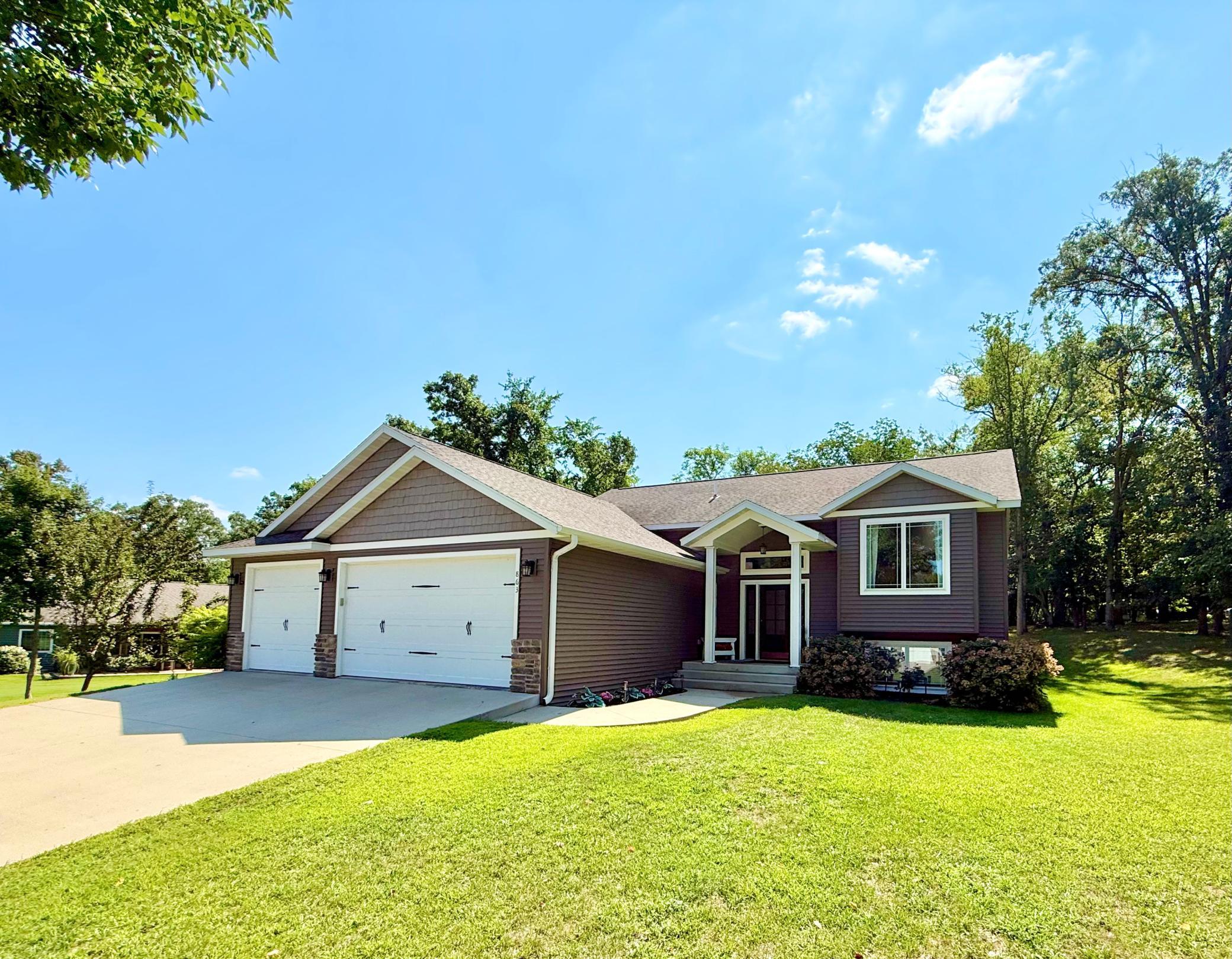 863 Whitetail Lane — photo
