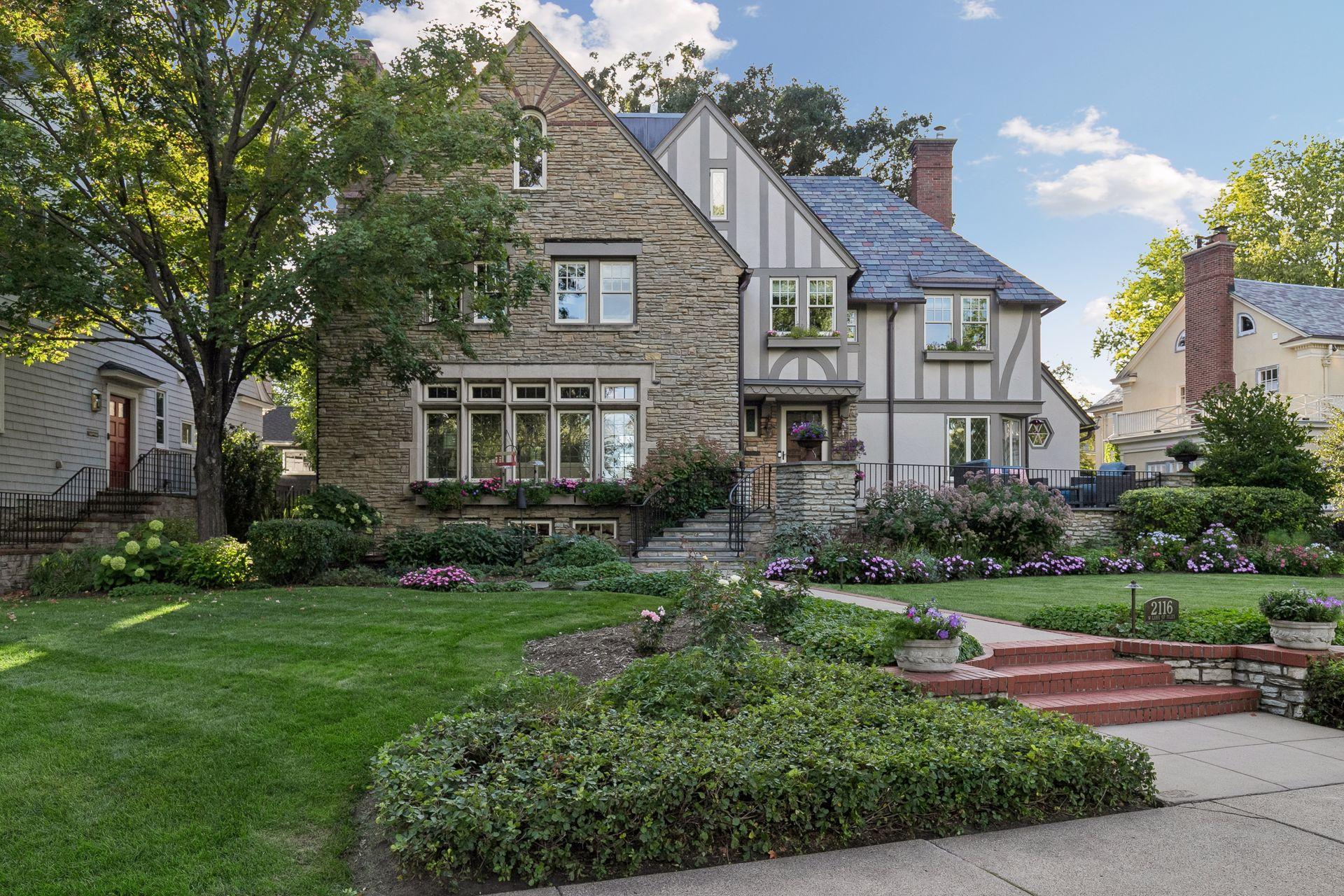 2116 W Lake Of The Isles Parkway — photo