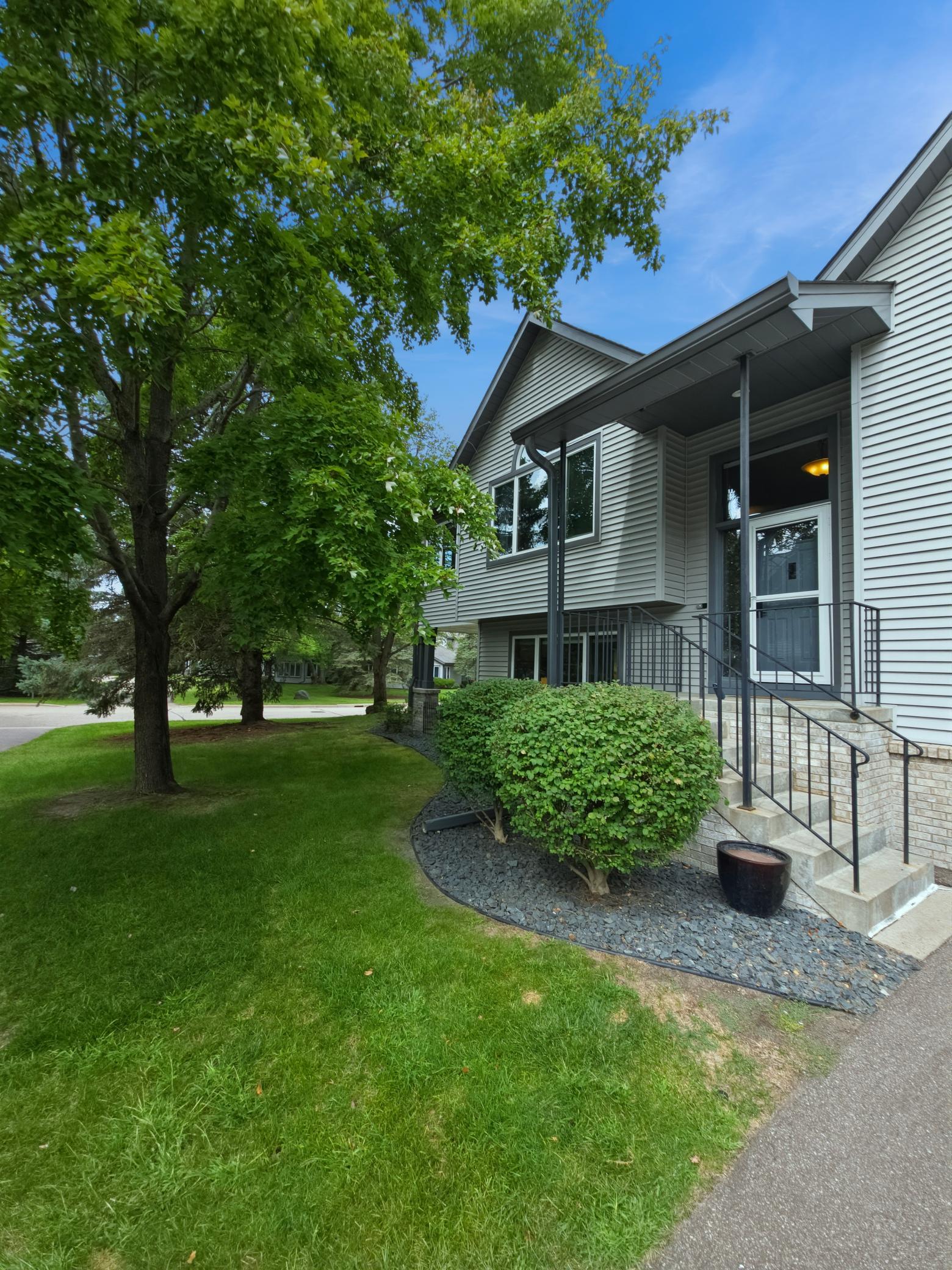 2552 Manitou Lane — photo
