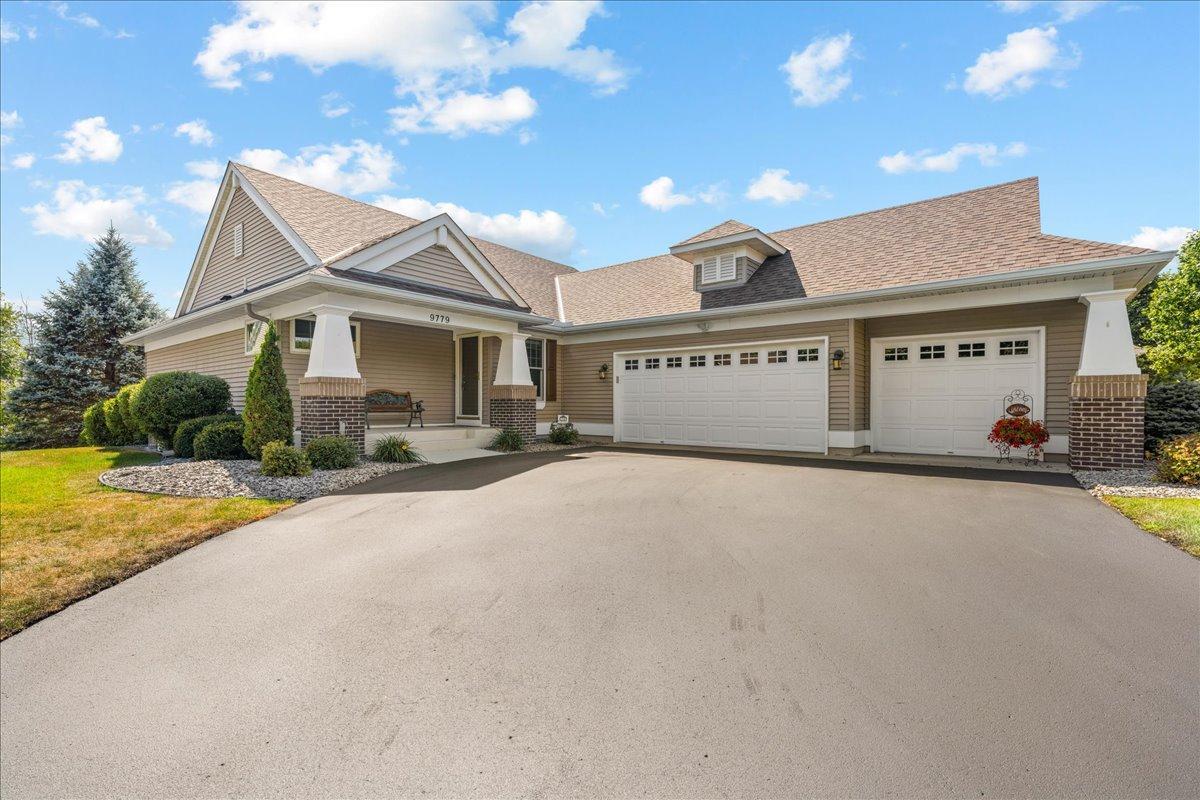 9779 Wedgewood Circle — photo