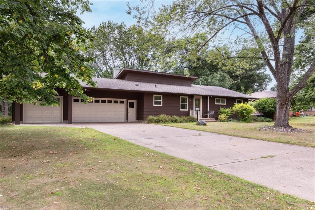 1121 River Heights Road — photo