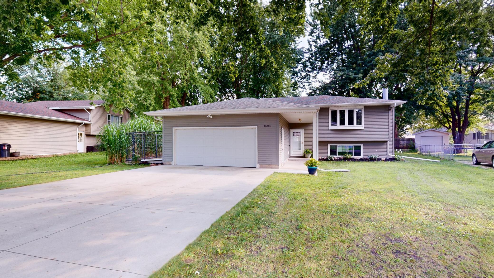 1605 Canary Drive — photo