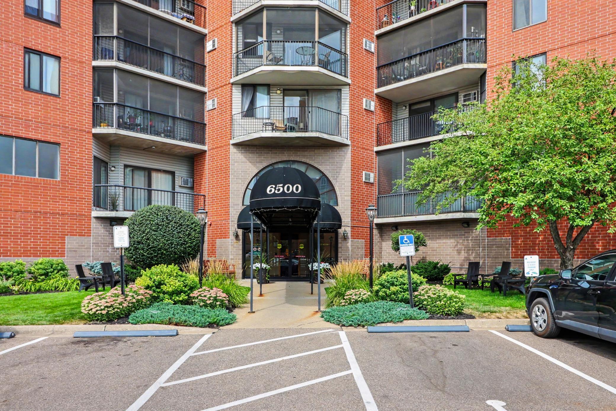 6500 Woodlake Drive 506 — photo
