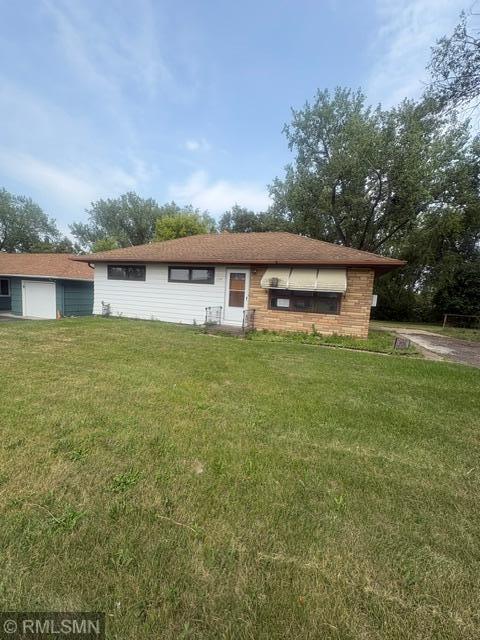 2594 Fairview Avenue N — photo
