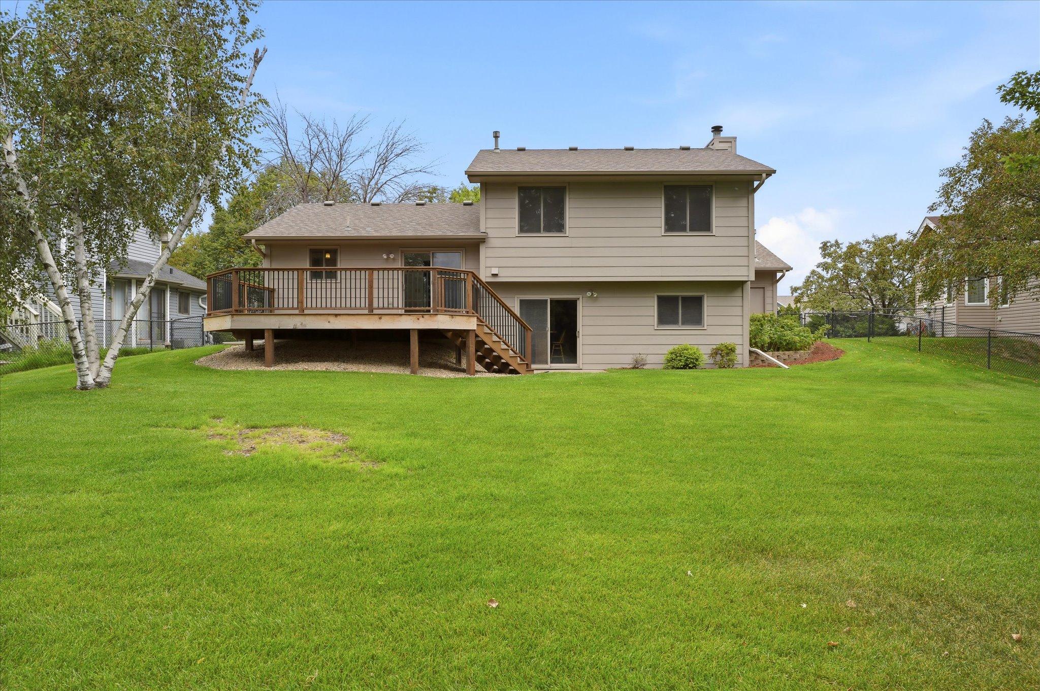 9225 Queens Gardens — photo