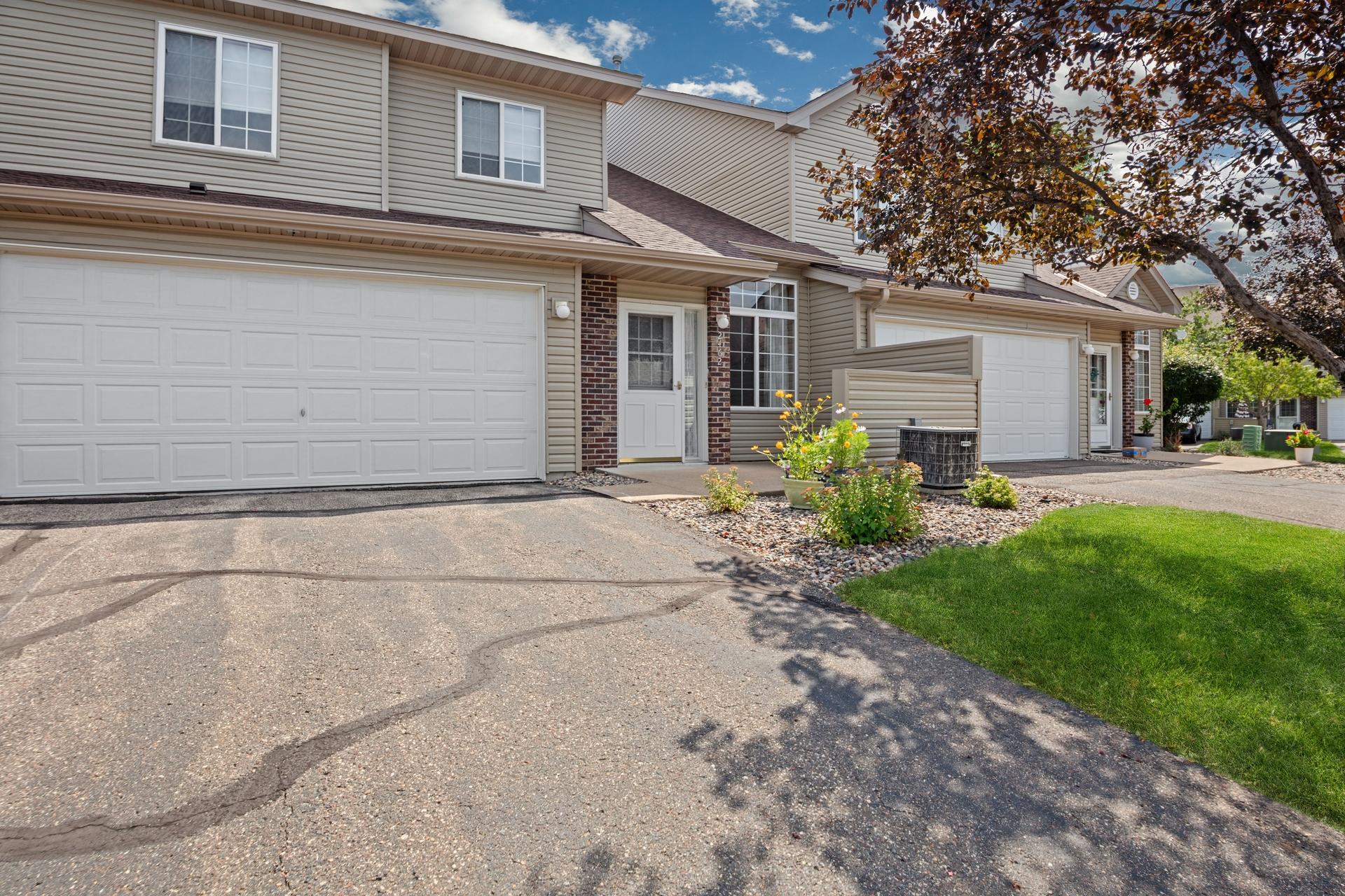 2462 Oakridge Circle — photo