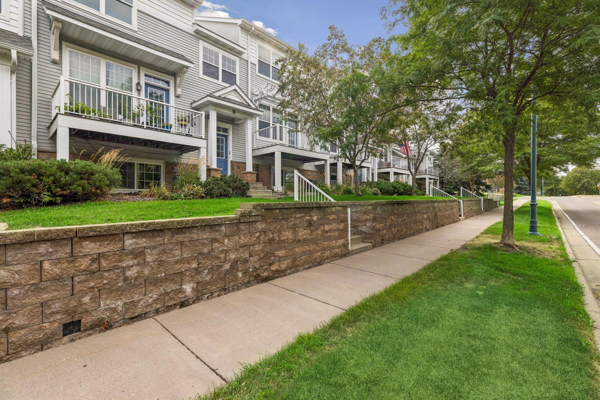 1662 Village Trail E 3 — photo