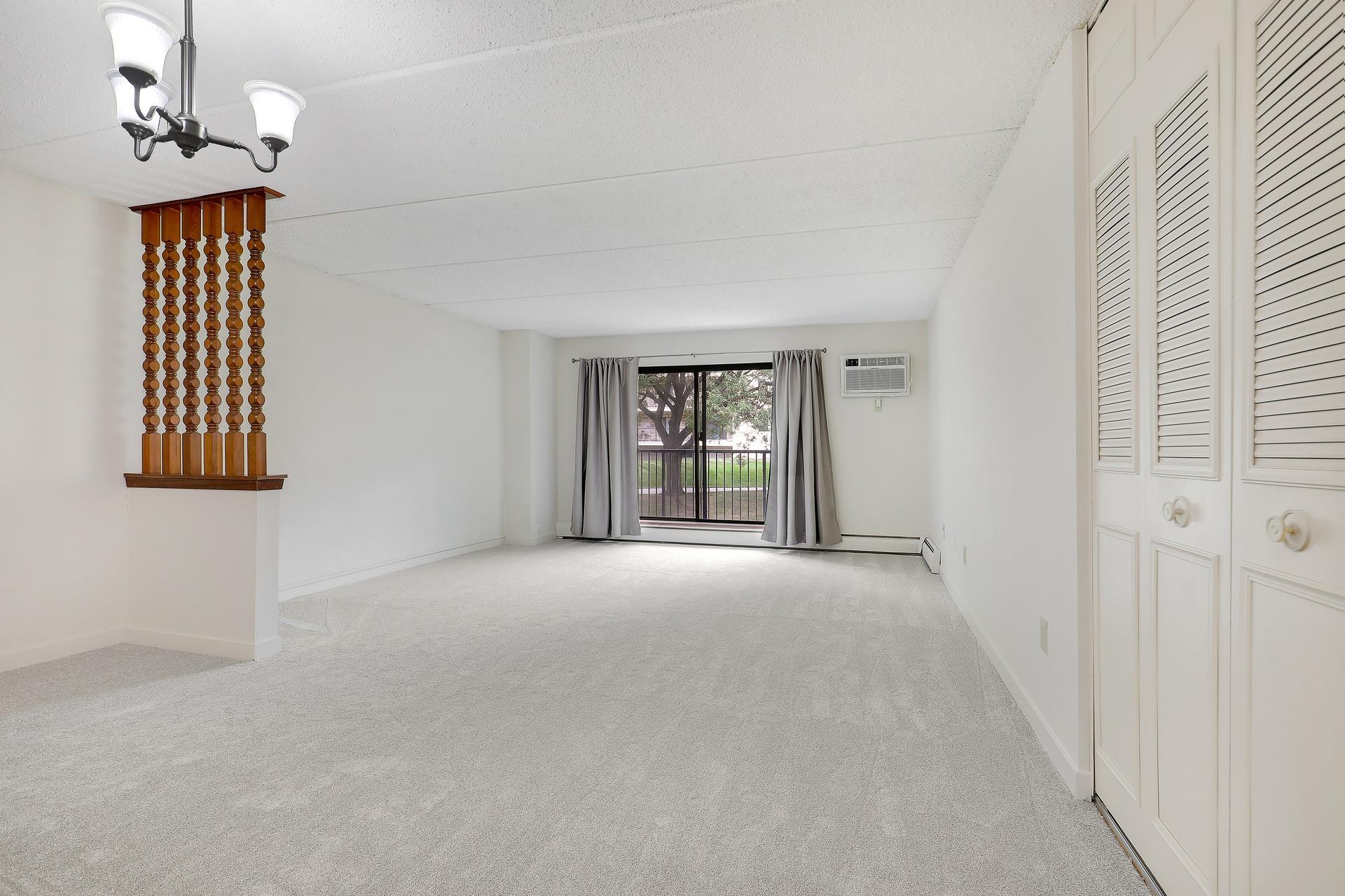 10411 Cedar Lake Road 208 — photo