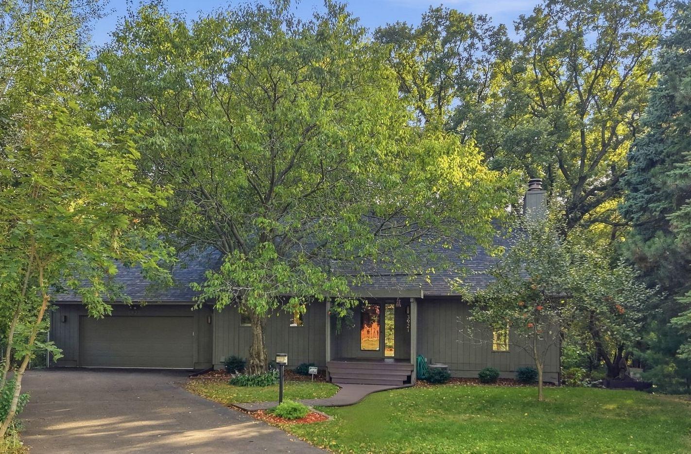 3921 Woodview Court — photo