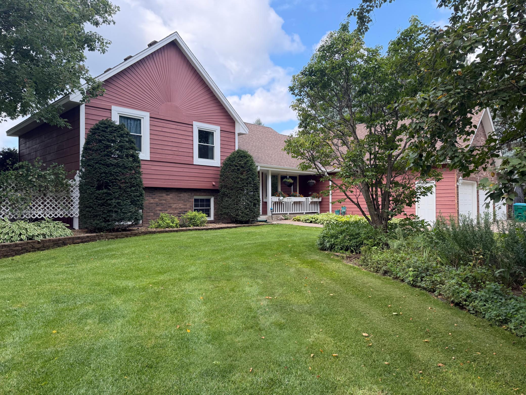 10121 Kahler Avenue NE — photo