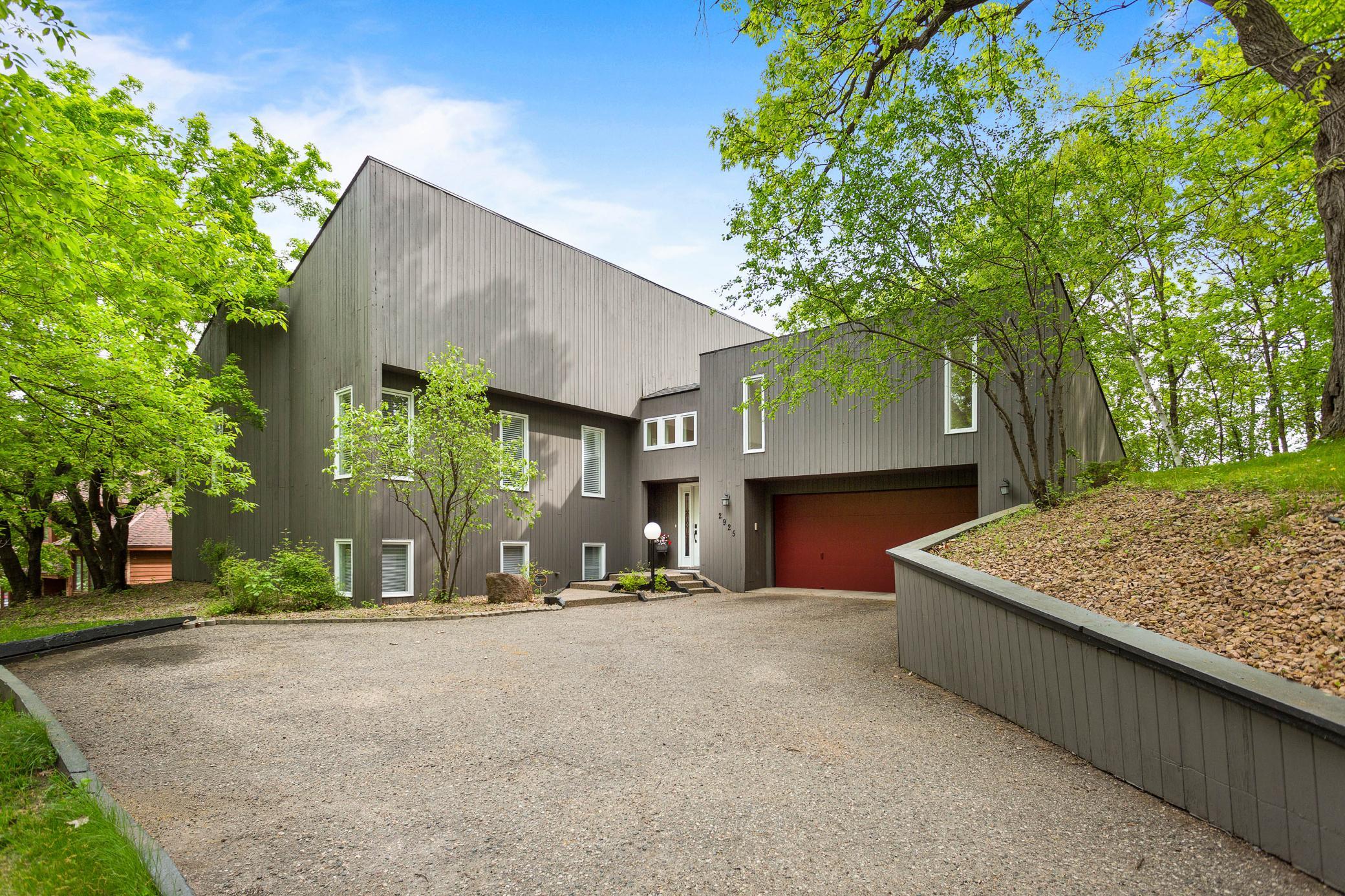 2925 Minnehaha Curve — photo