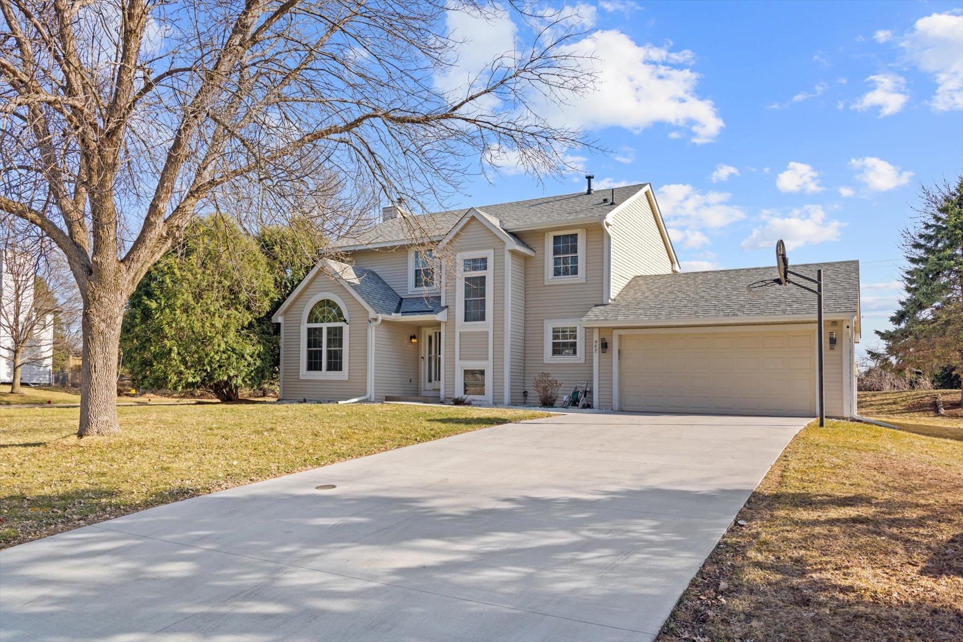 952 Moonlight Drive — photo
