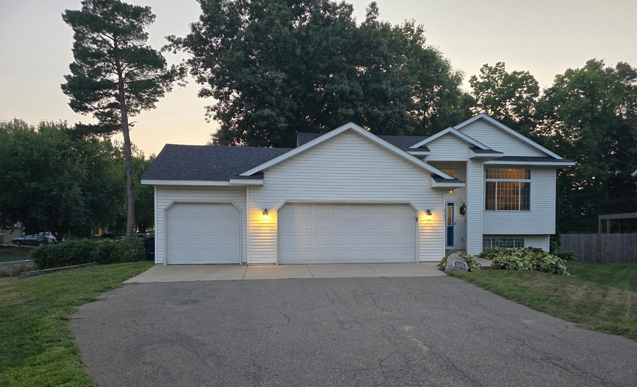 9595 River Forest Drive — photo