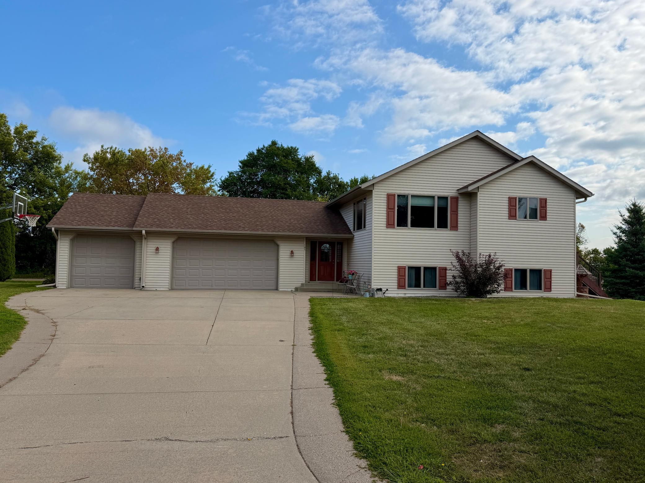 105 Cedar Court — photo