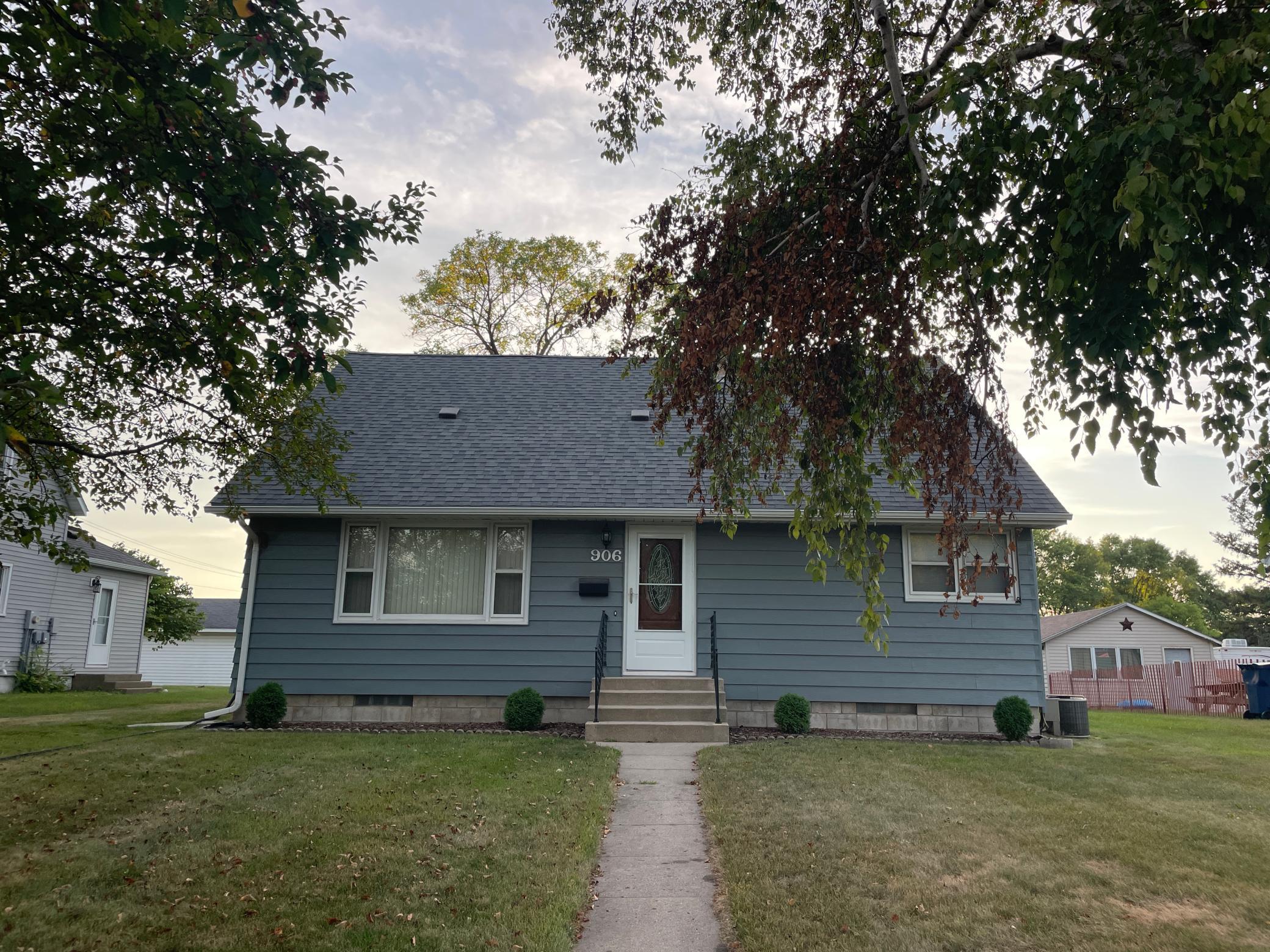 906 15th Street S — photo