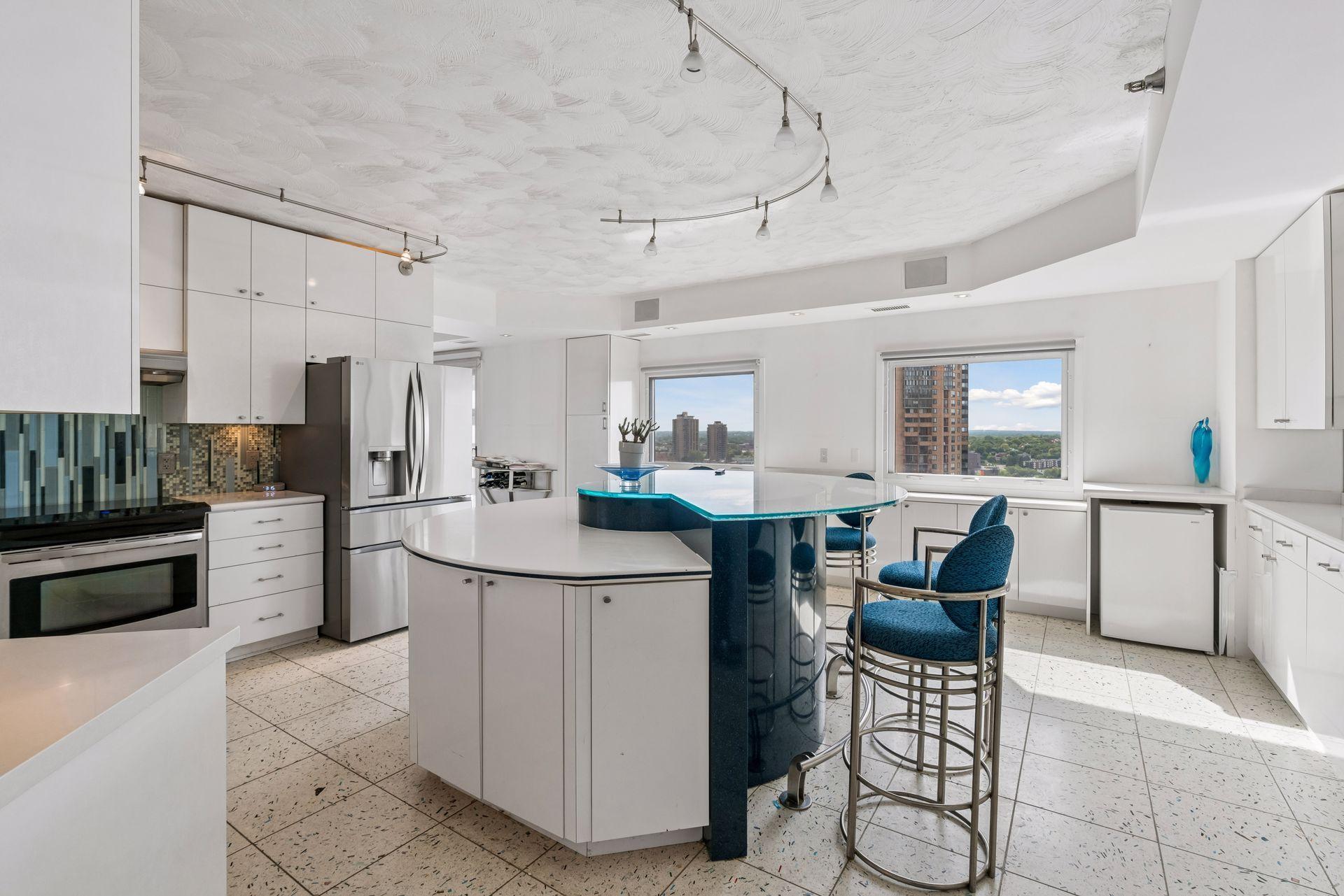 1225 Lasalle Avenue 2307 — photo