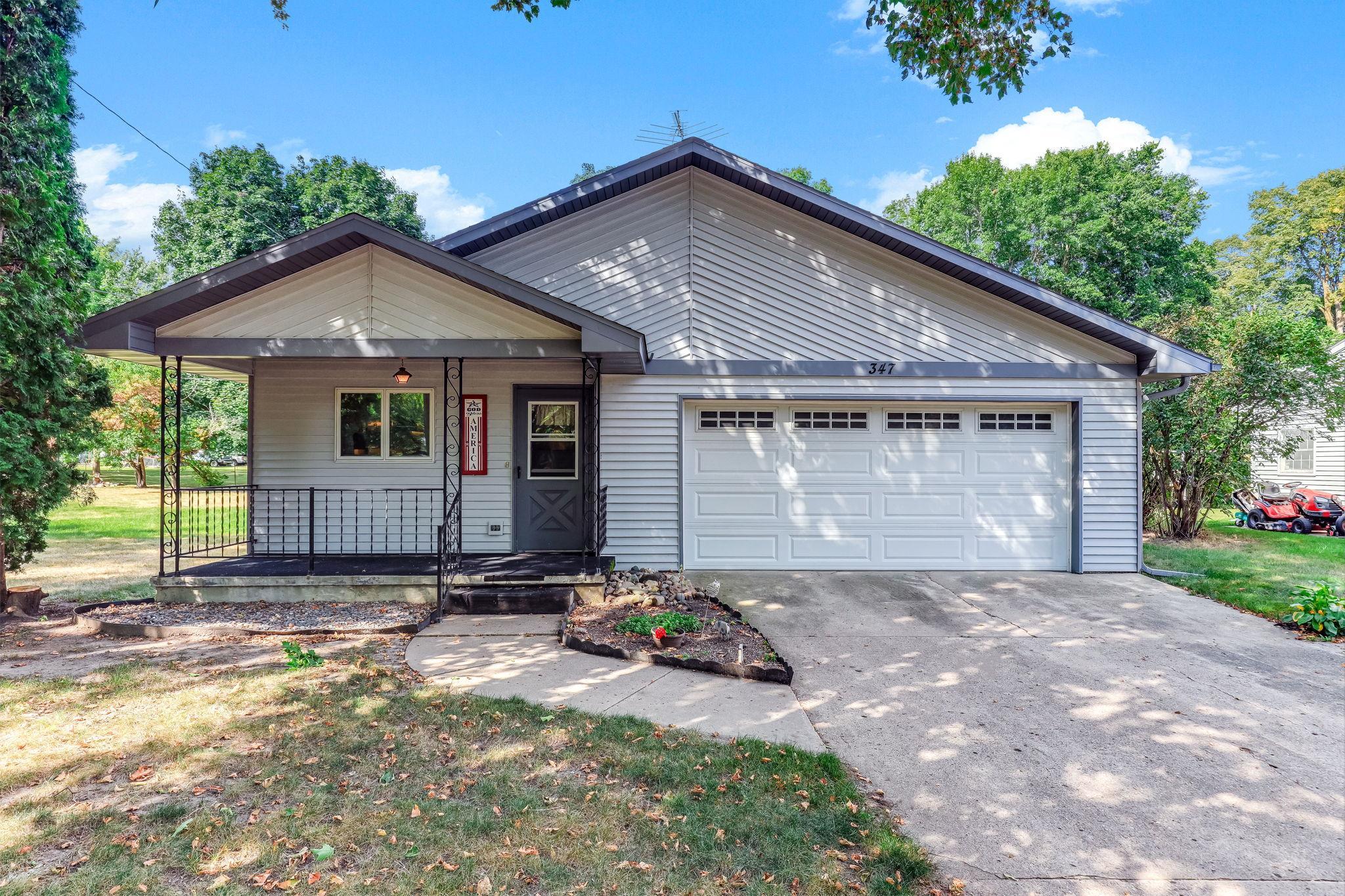 347 Spruce Drive E — photo