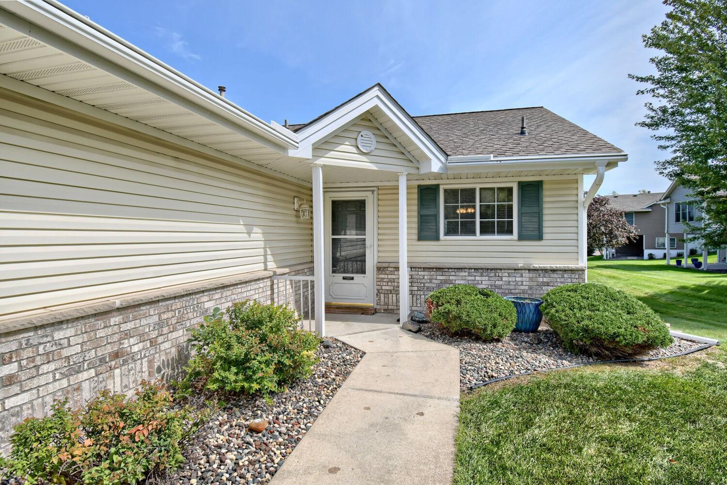 828 Woodland Drive — photo