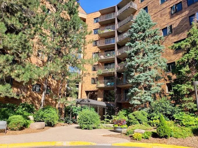 210 W Grant Street 615 — photo