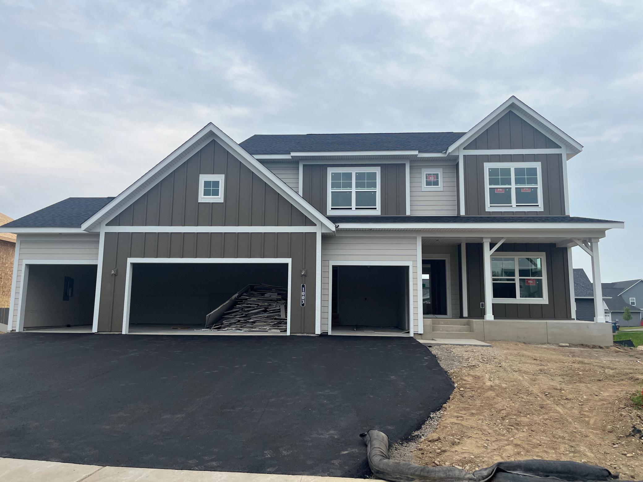 1003 Oakwood Lane S — photo