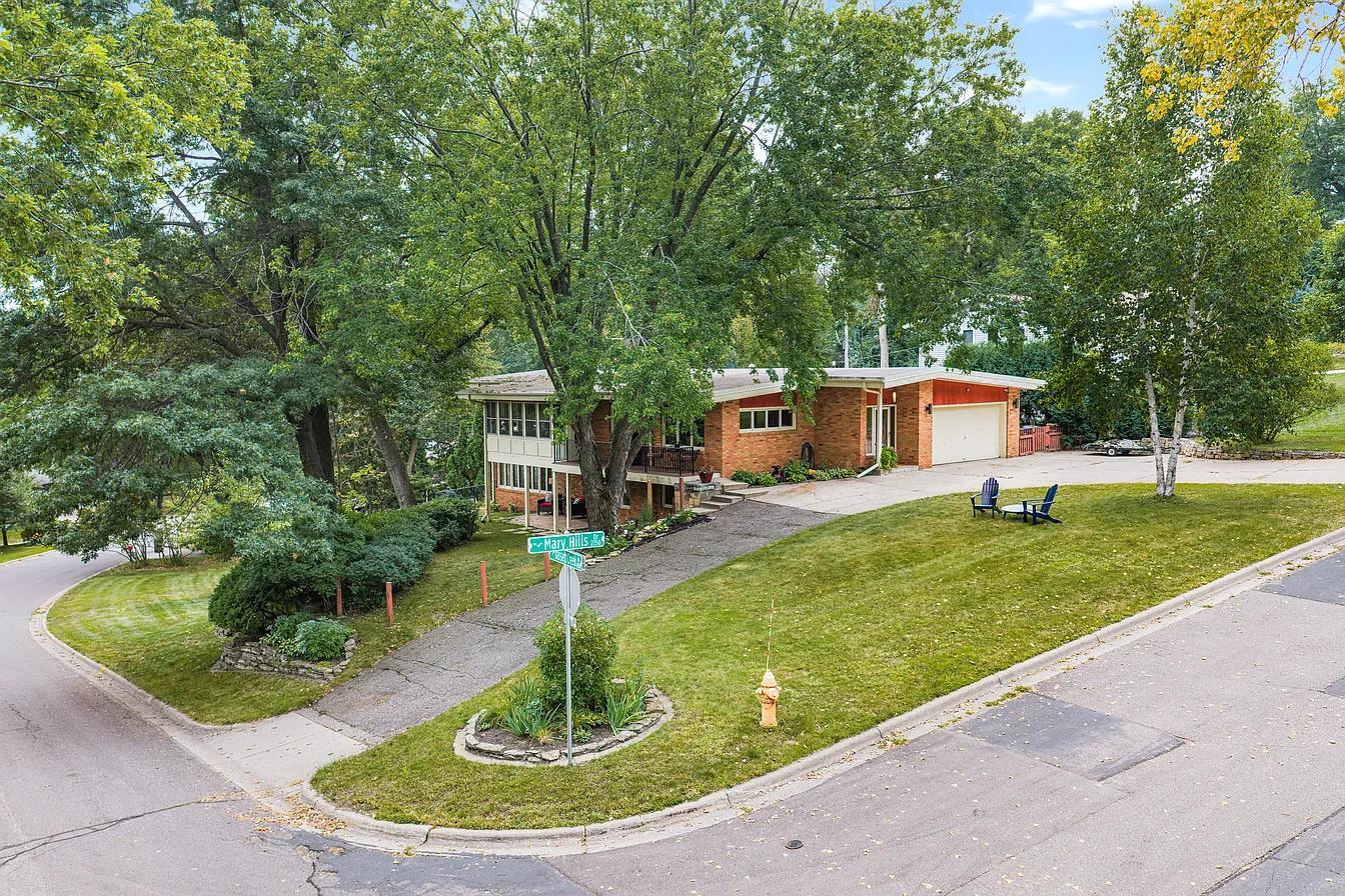 2212 Mary Hills Drive — photo