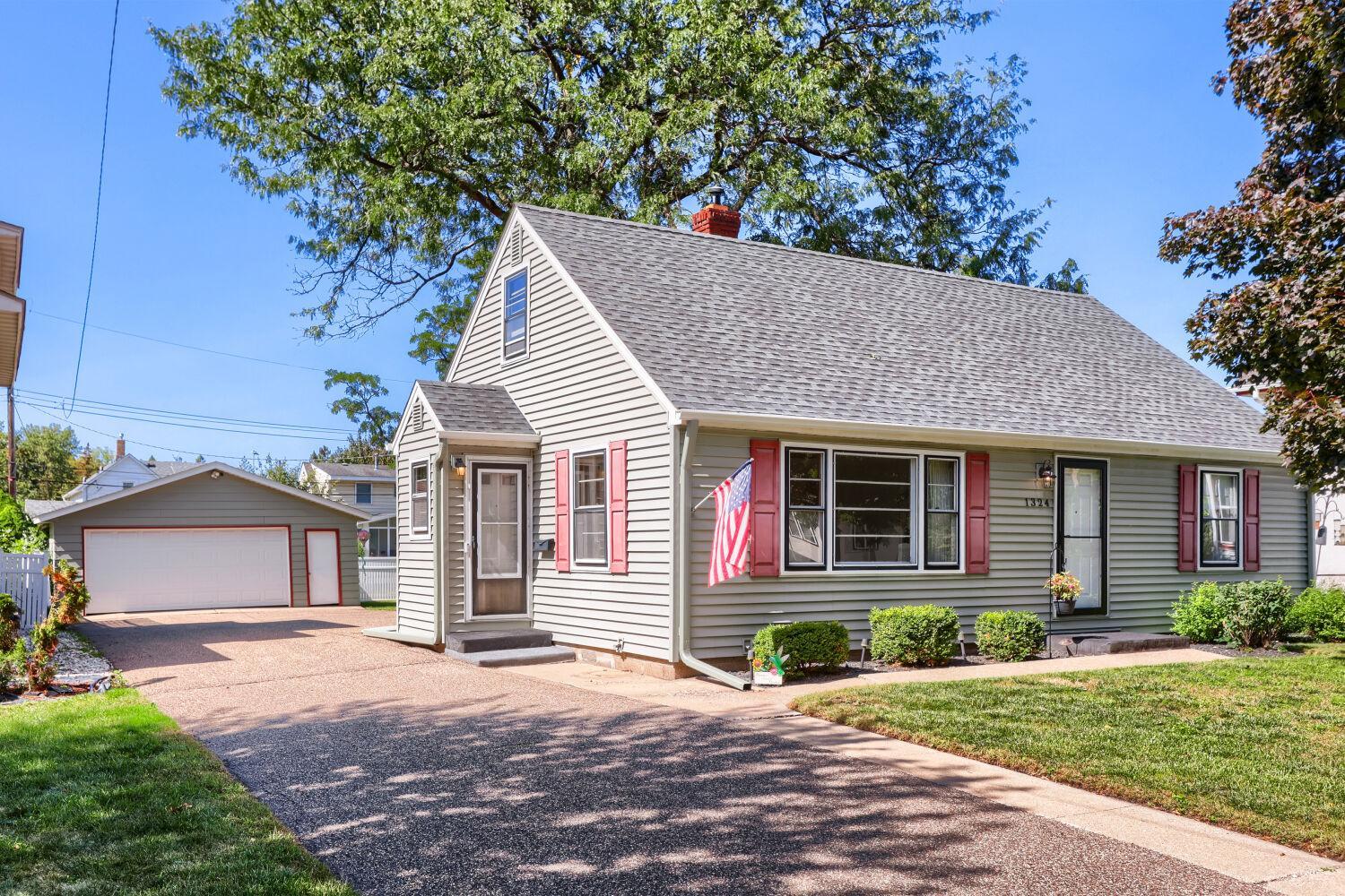1324 Buchanan Street NE — photo