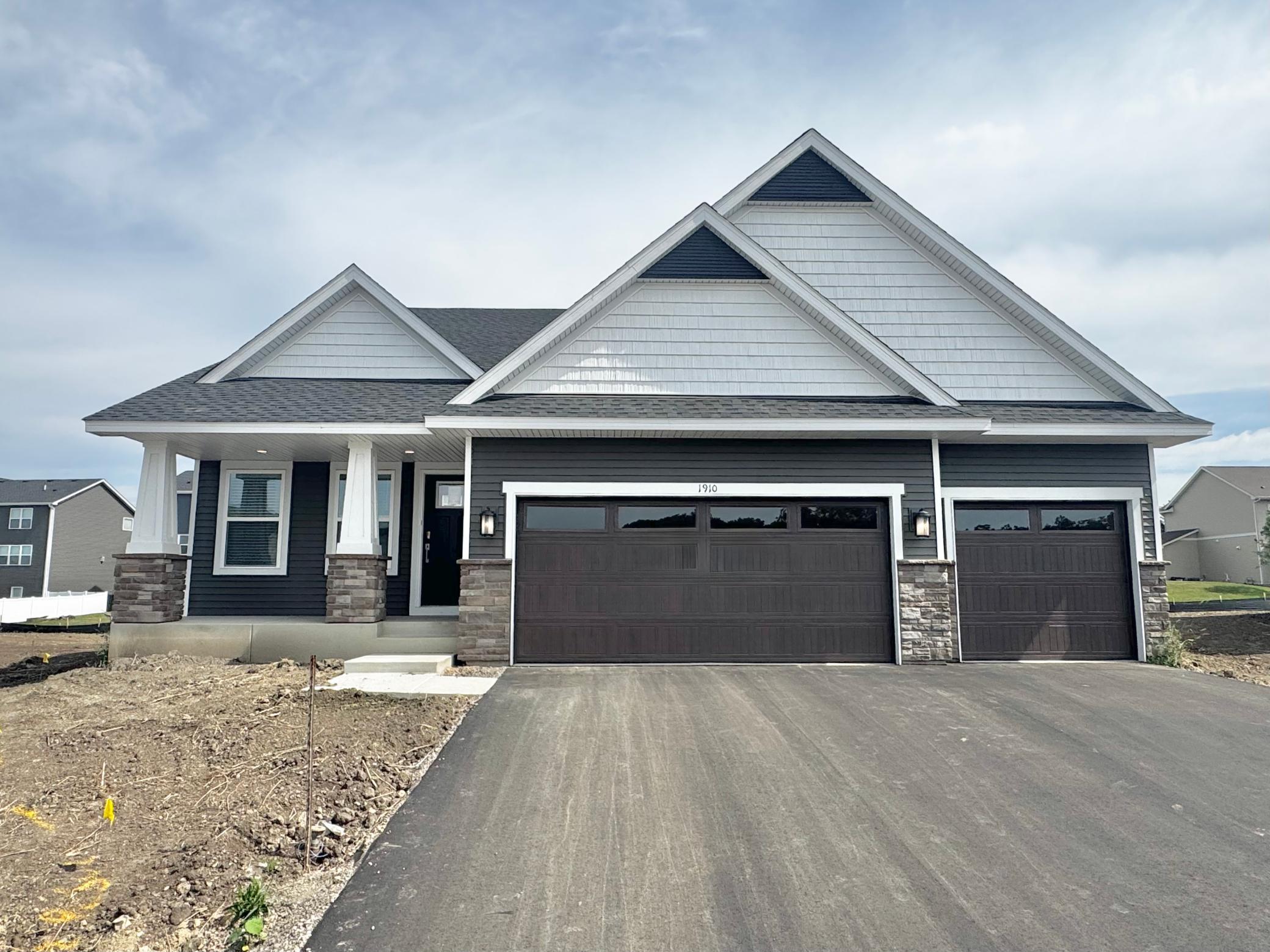1910 Dogwood Court — photo