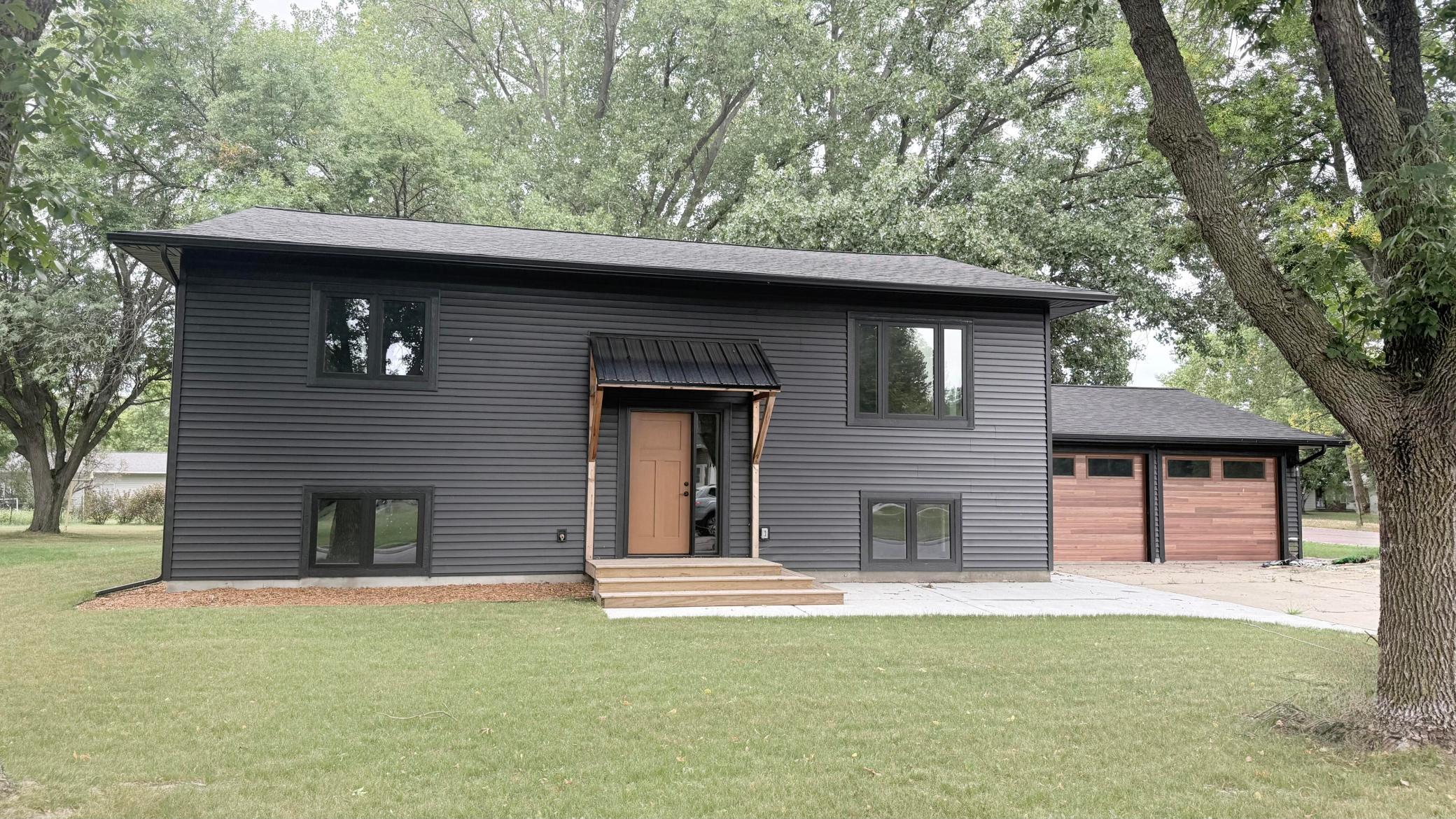 100 Edgewood Drive — photo