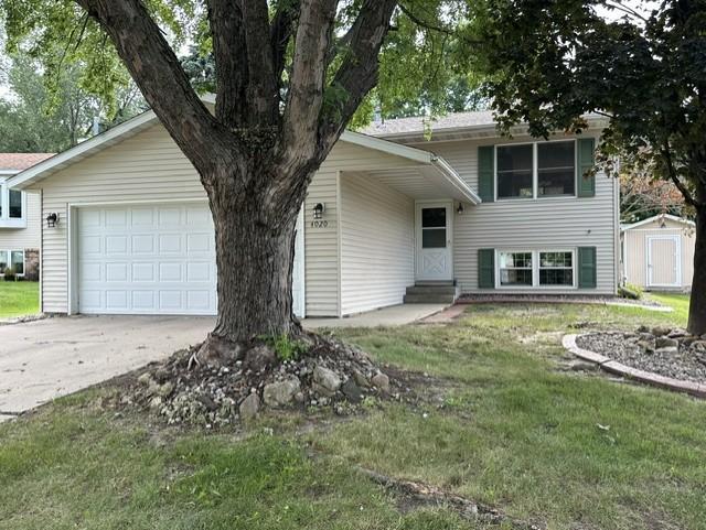 4020 Baffin Lane NE — photo