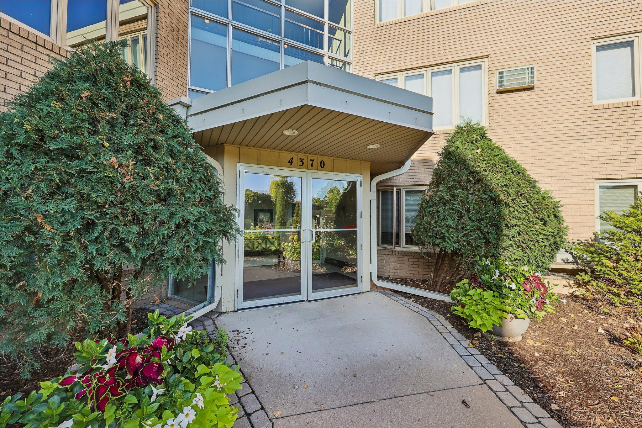 4370 Brookside Court 320 — photo