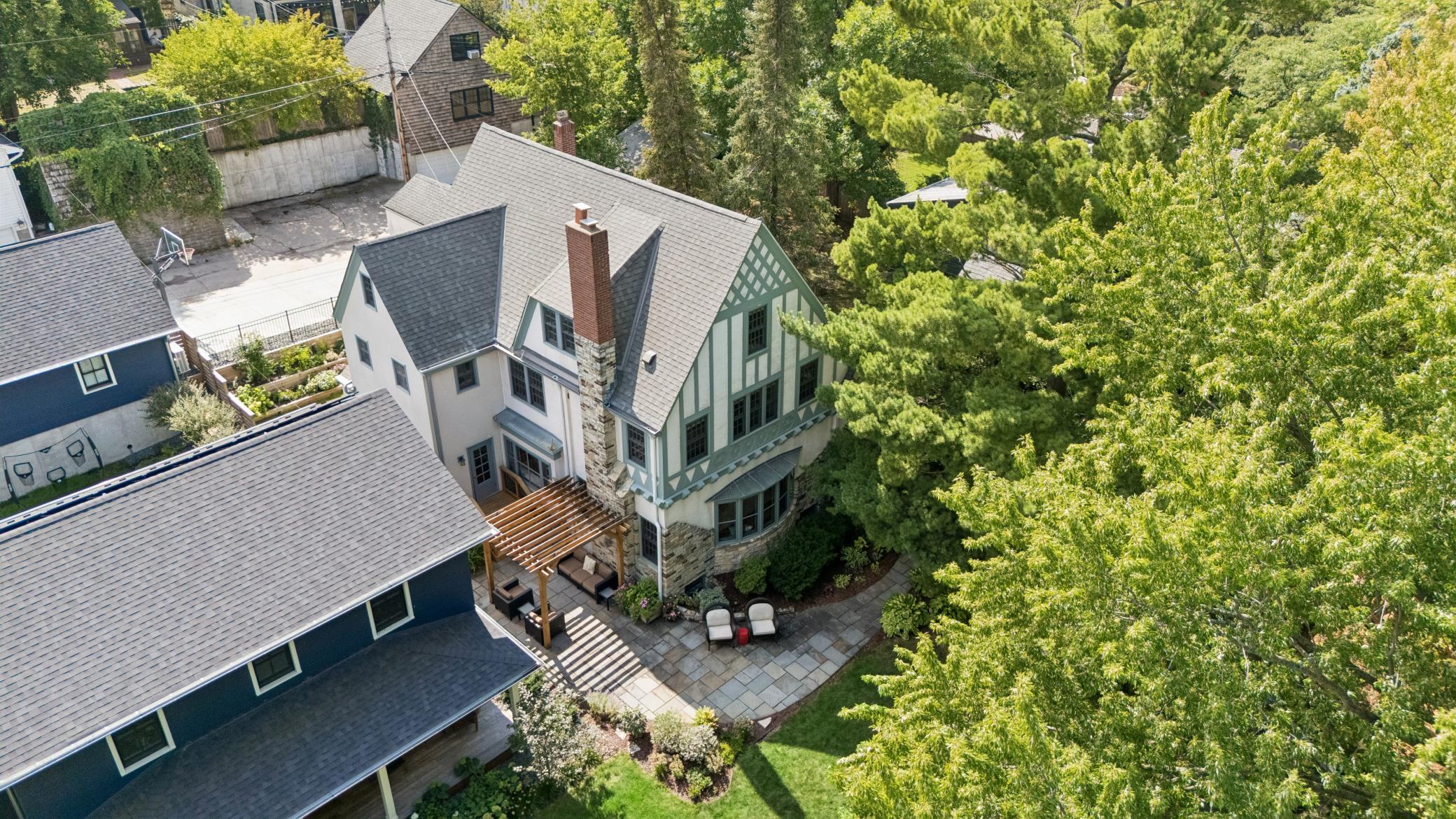 1015 W Minnehaha Parkway — photo