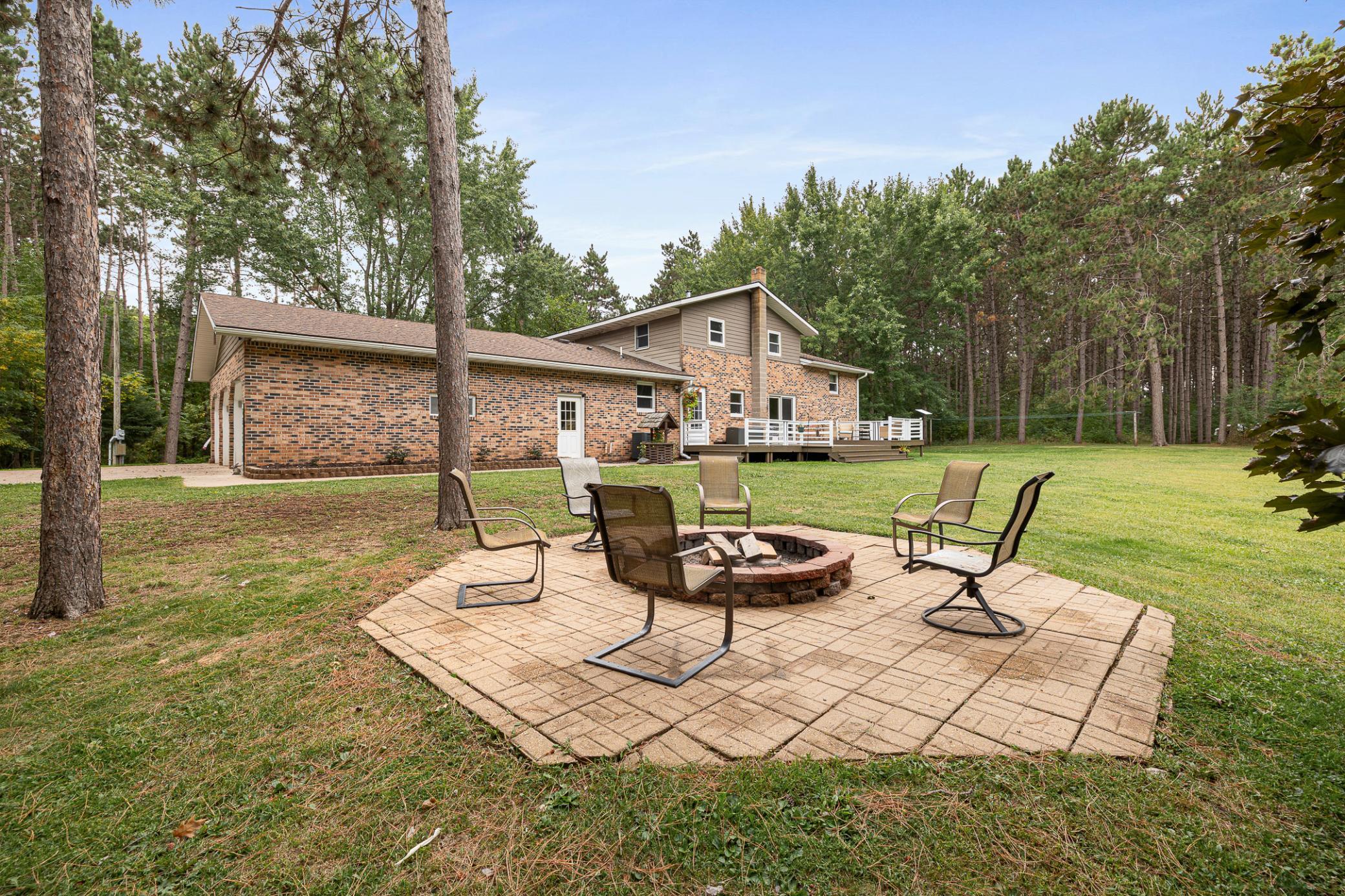 23902 Pineview Road — photo