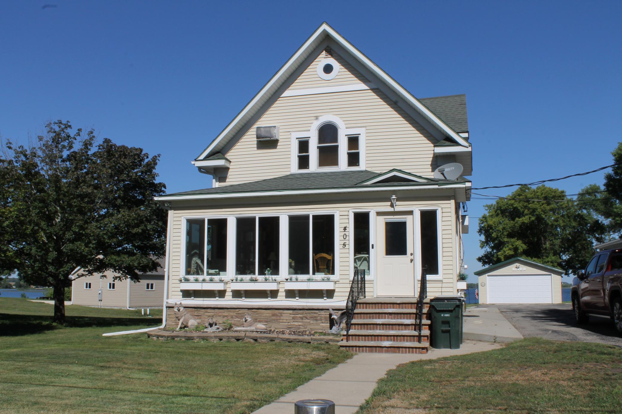 405 E Lake Street — photo