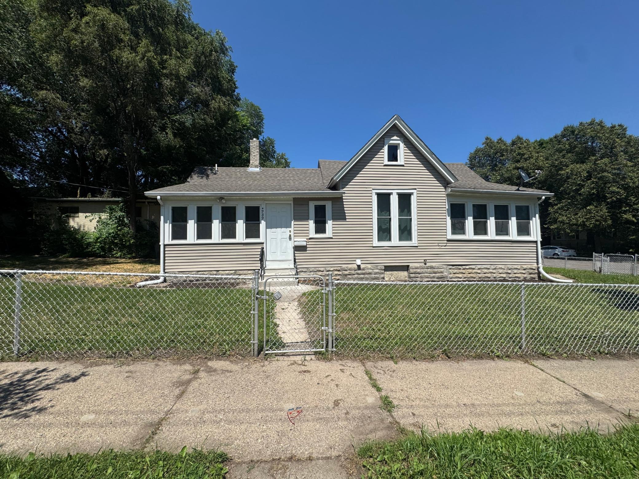 989 Marion Street — photo