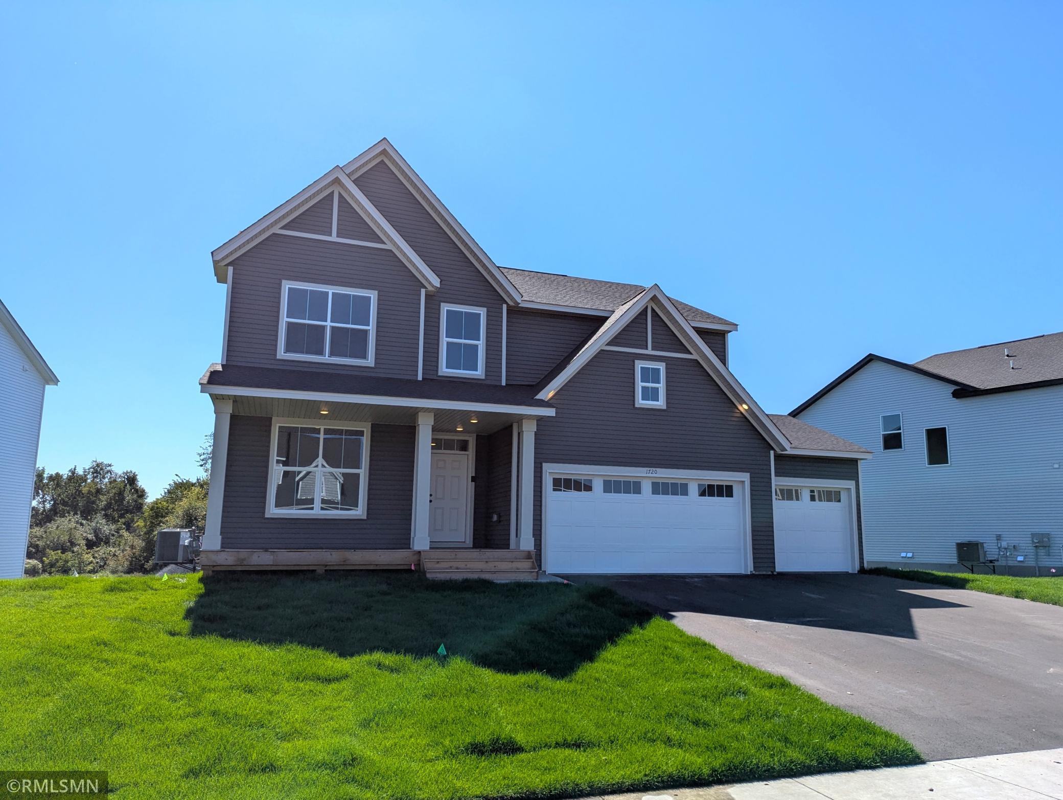 1720 Meadows Drive NE — photo