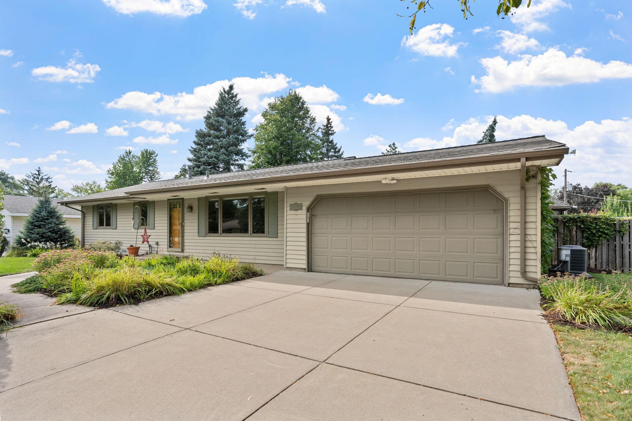 11700 Galtier Drive — photo