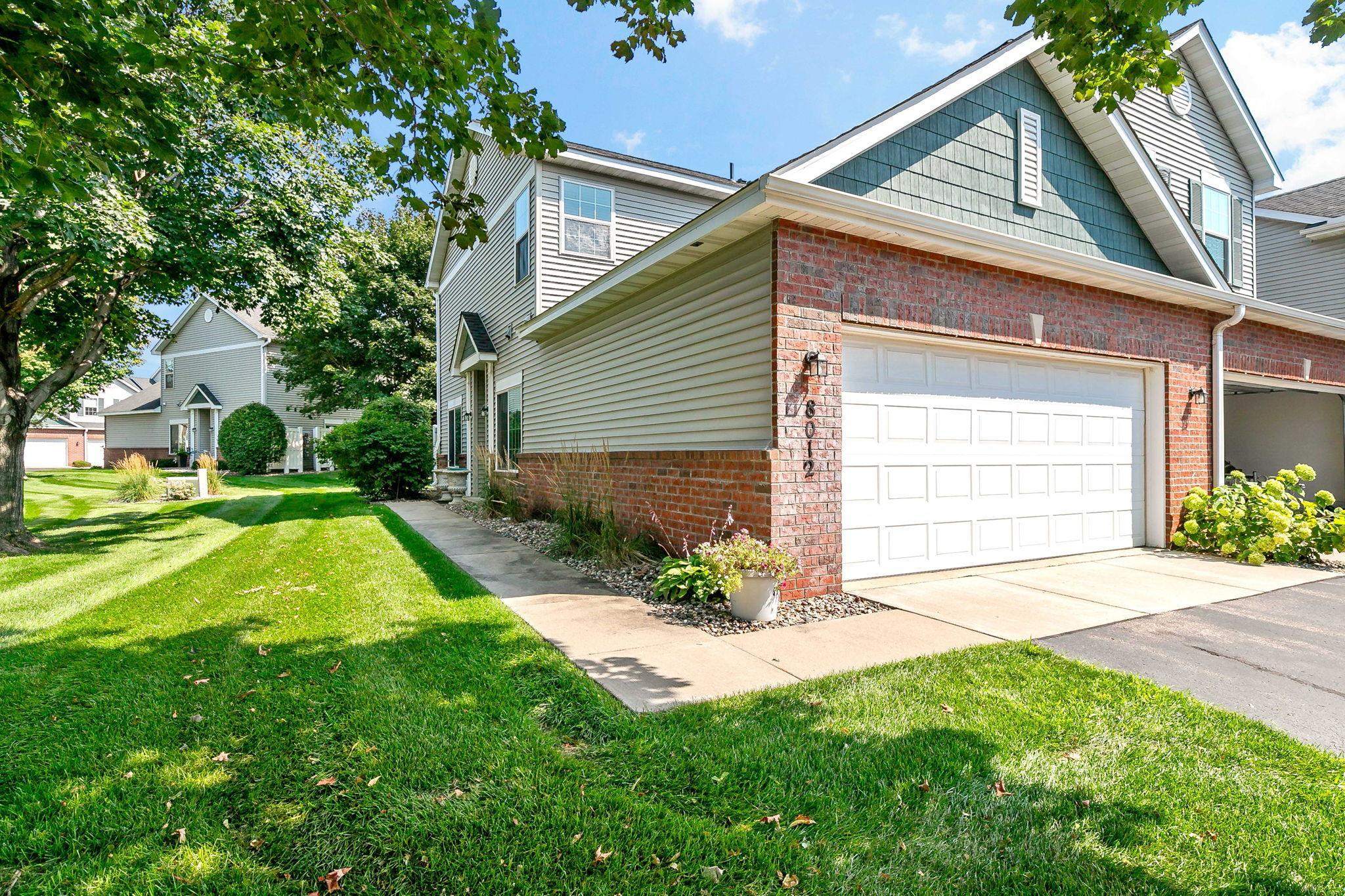 8012 Stratford Circle S — photo