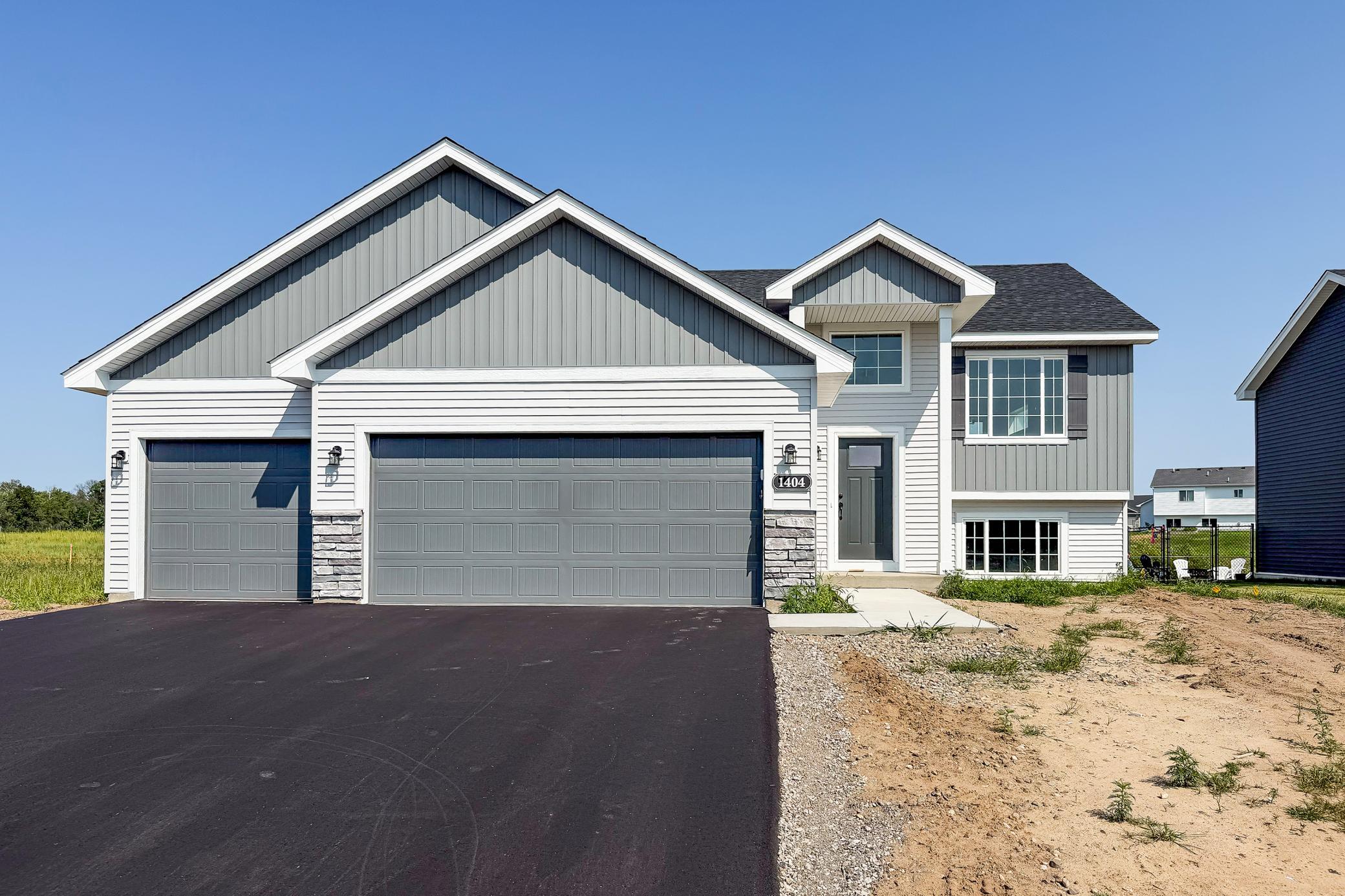 1404 Woods Road NE — photo