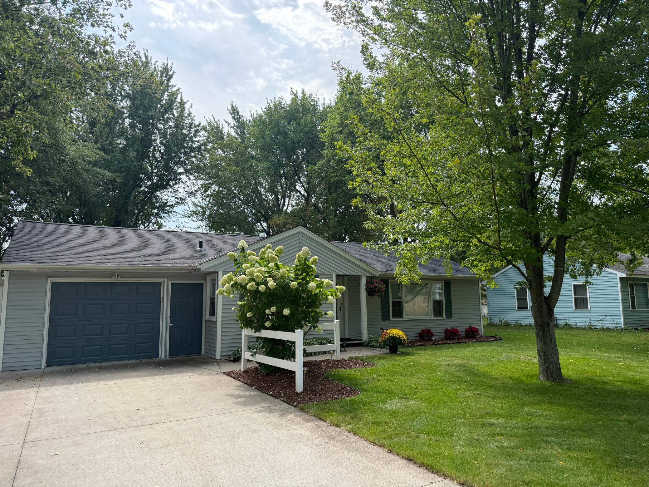 1128 Woodlawn Acres Drive — photo