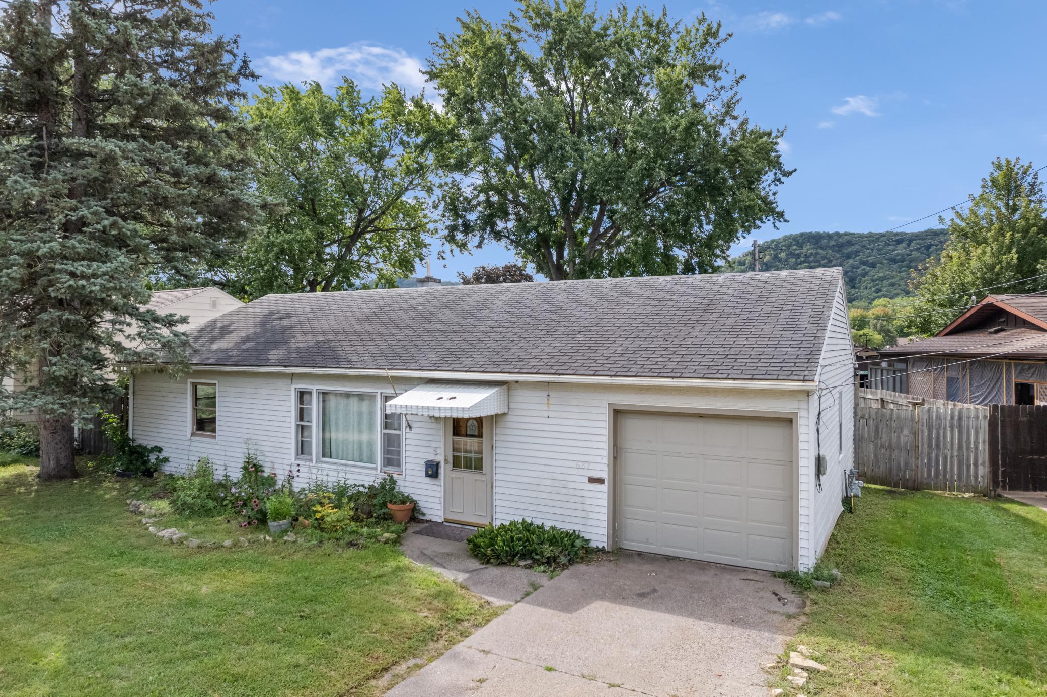 687 W Belleview Street — photo