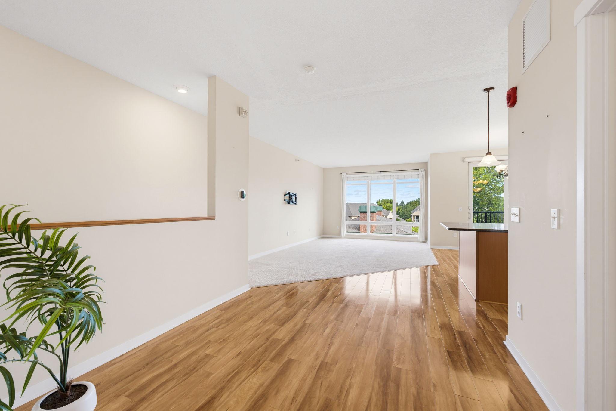 1070 Grandview Court NE 304 — photo