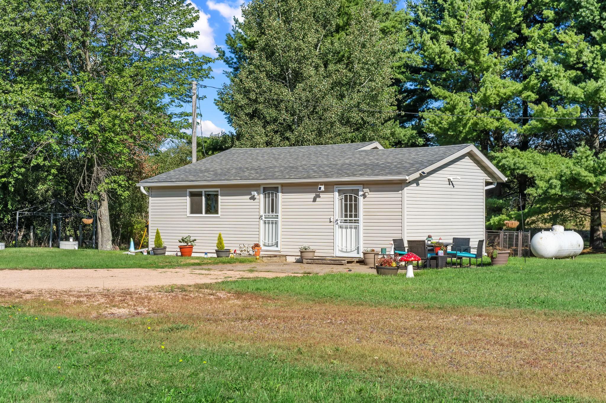 609 US Highway 8 — photo