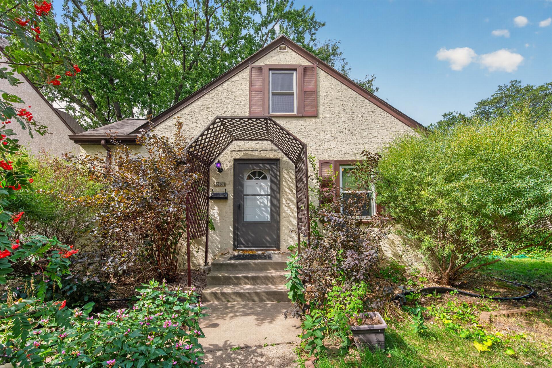5336 Hiawatha Lane — photo