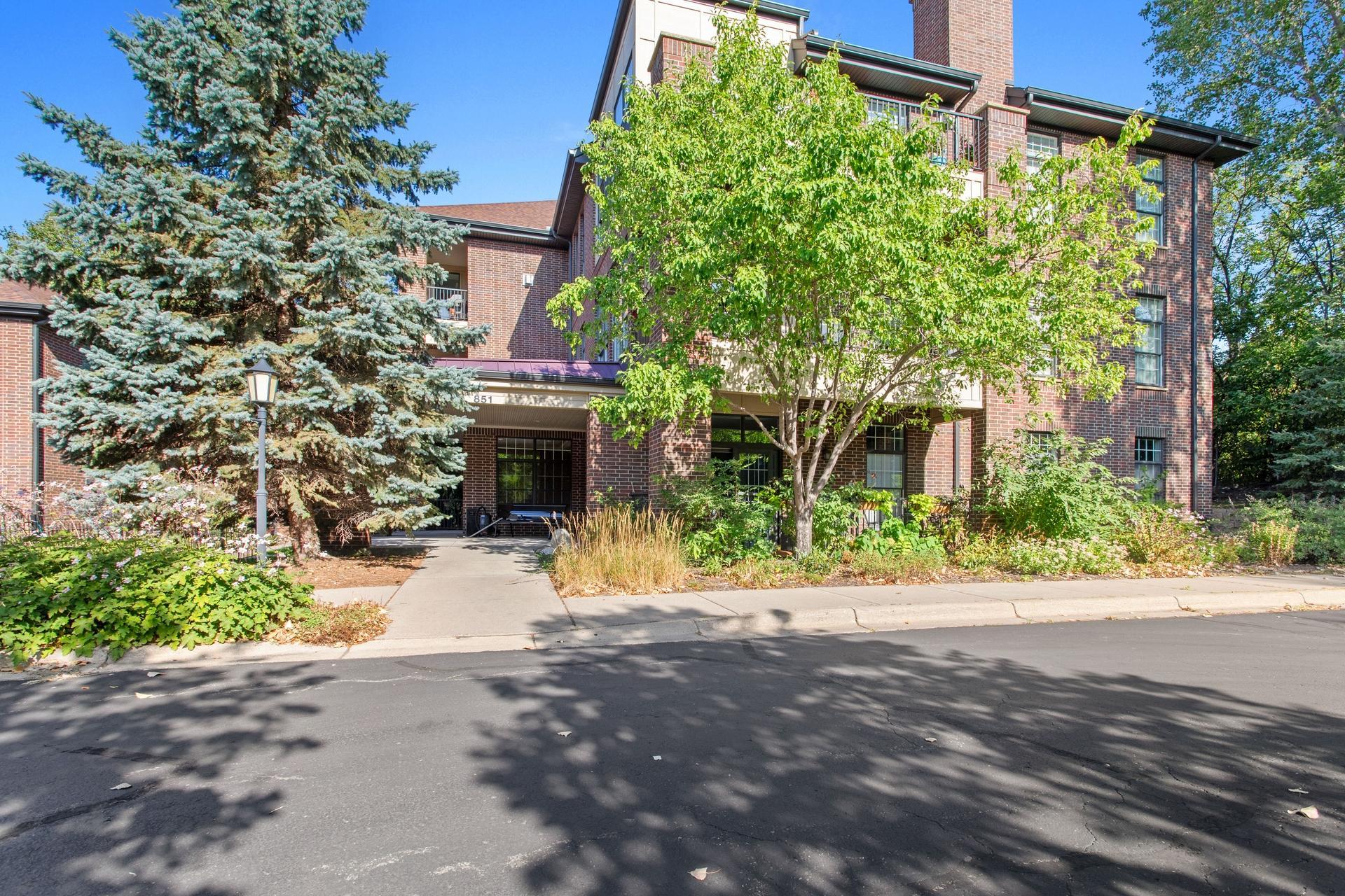 851 River Mews Court 105 — photo