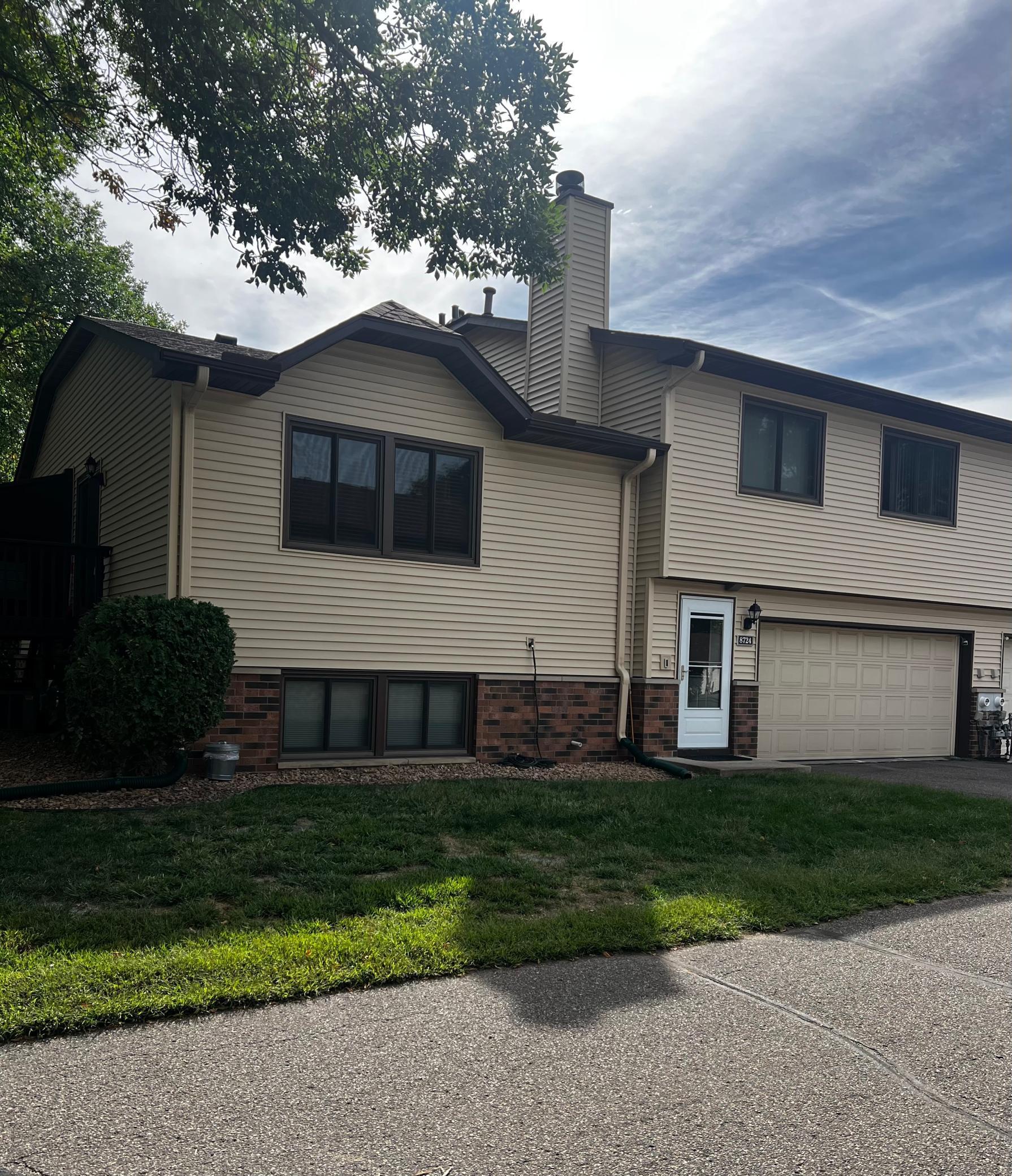 8724 N Maplebrook Circle — photo